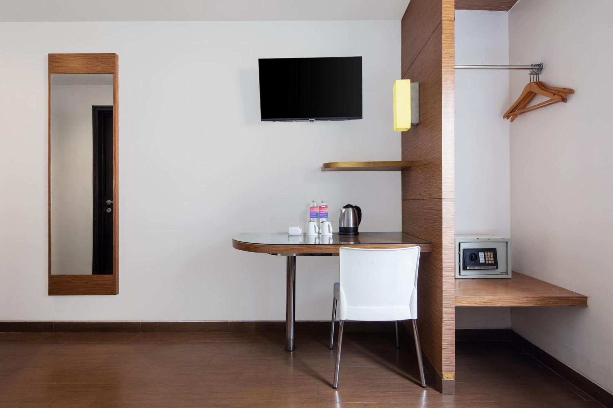 Amaris Hotel Pancoran Jakarta Buitenkant foto