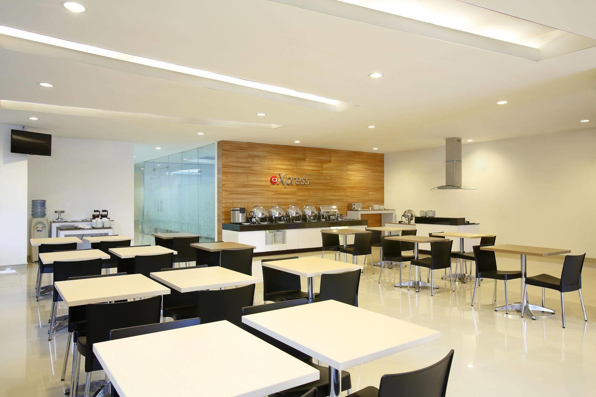 Amaris Hotel Pancoran Jakarta Buitenkant foto